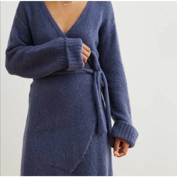 Aerie Alpaca Wool Women's Wrap Cardigan Sweater Dress Plush Robe - Size M - NWT - Picture 10 of 10